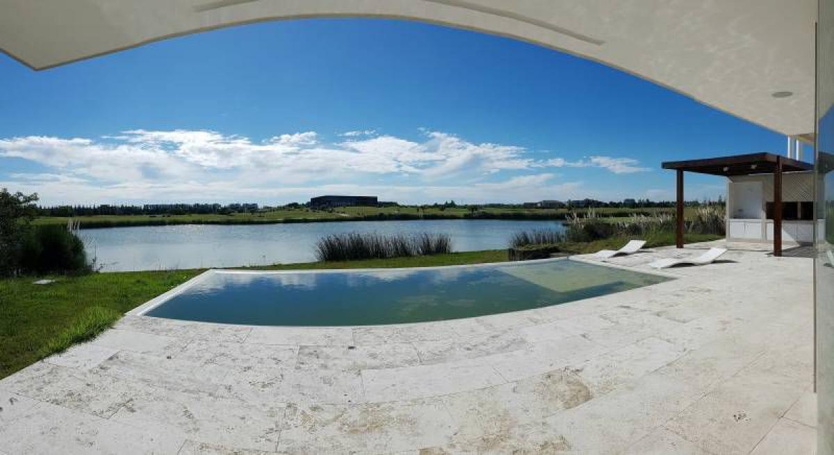 3 bedrooms House in Tigre, Argentina No. 19248