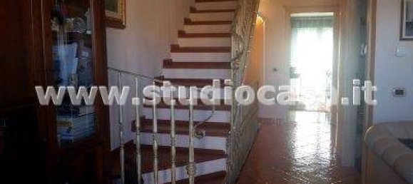 Вилла с 5 комнатами в Кротоне, Италия № 126022 8