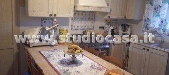 Вилла с 5 комнатами в Кротоне, Италия № 126022 3