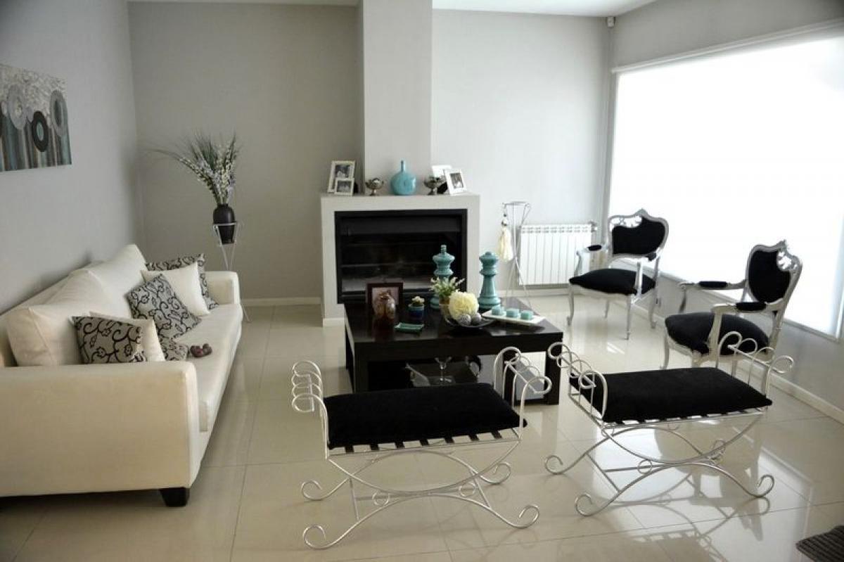 Casa de 3 dormitorios en Mar del Plata, Argentina No. 70110