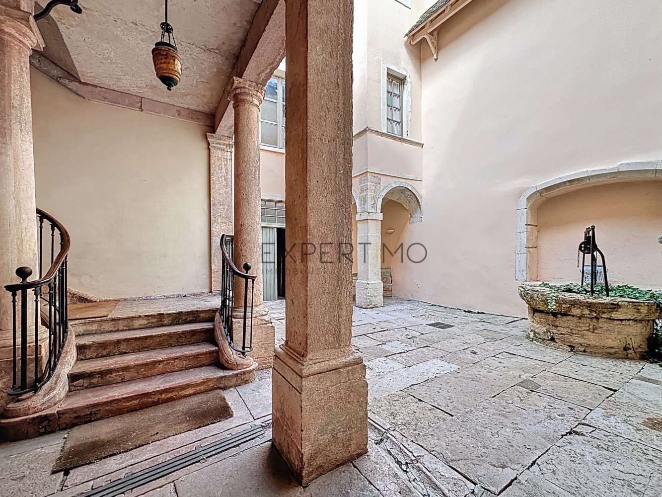 4 bedrooms Hotel in Tournus, France No. 294033