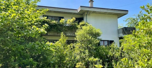 8-salle Villa à Massa, Italy No. 49401 22