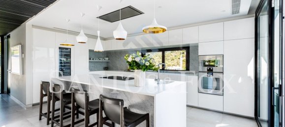 5 bedrooms Villa in El Madronal, Spain No. 31749 11