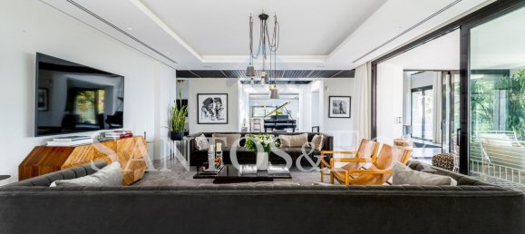 5 bedrooms Villa in El Madronal, Spain No. 31749 13