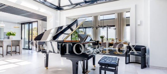 5 bedrooms Villa in El Madronal, Spain No. 31749 4