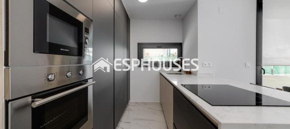 3 bedrooms Penthouse in Alicante, Spain No. 20219 2