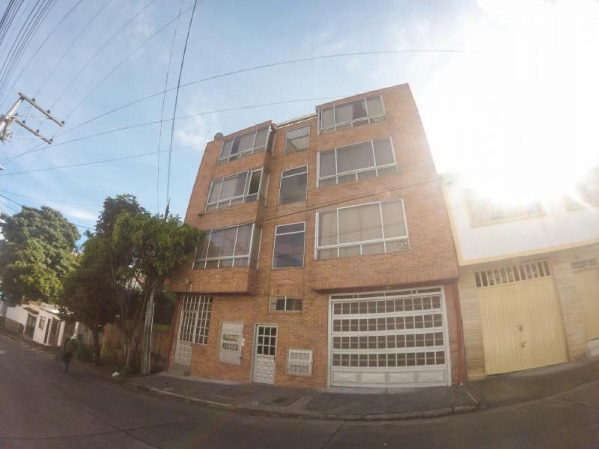 3 bedrooms House in Bogota, Colombia No. 11563