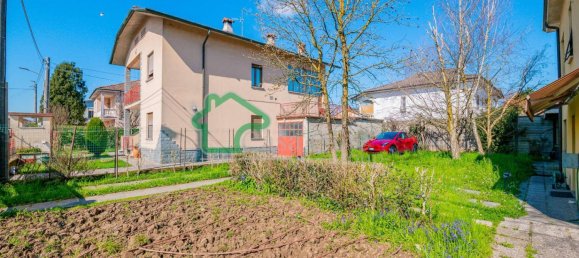 3 bedrooms Villa in Crema, Italy No. 205866 3