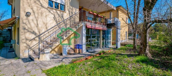 3 bedrooms Villa in Crema, Italy No. 205866 2