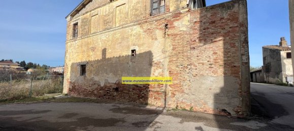 8 rooms House in Pianella, Italy No. 103887 4