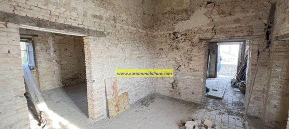 8 rooms House in Pianella, Italy No. 103887 17