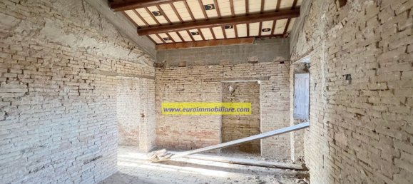 8 rooms House in Pianella, Italy No. 103887 13
