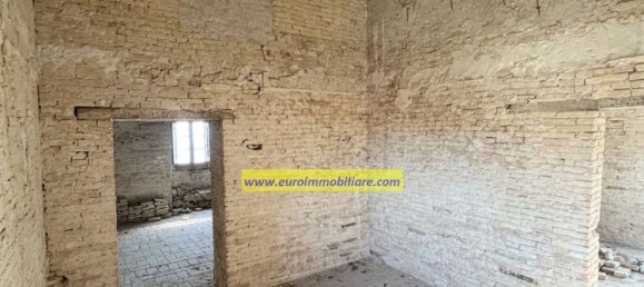 8 rooms House in Pianella, Italy No. 103887 9