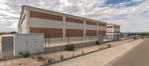 424m² Warehouse in Cartuja Baja, Spain No. 191502 7