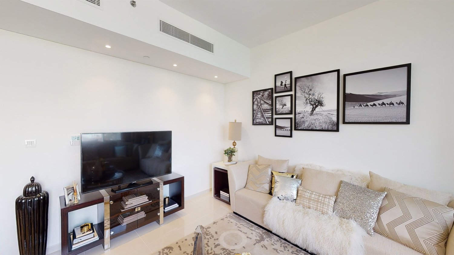 2 rooms Apartment in GOLF TOWN, Dubai, UAE No. 58149