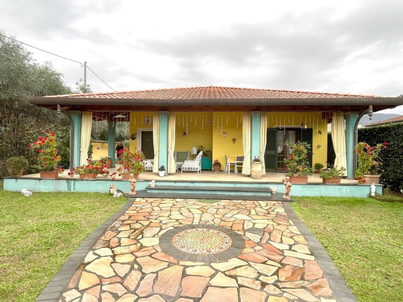 4 bedrooms Villa in Seravezza, Italy No. 51205