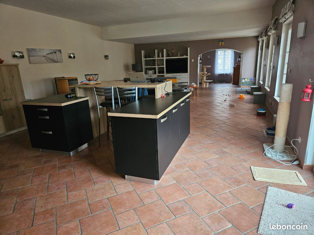 5 bedrooms House in Eure, France No. 343925