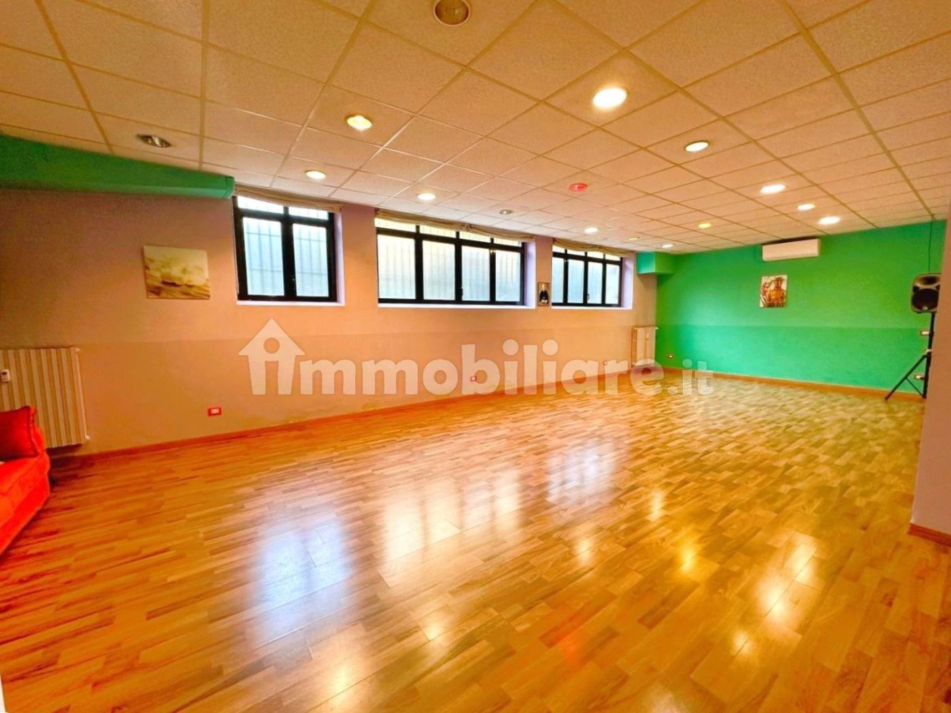 5 rooms Commercial property in Milan, Italy No. 285582