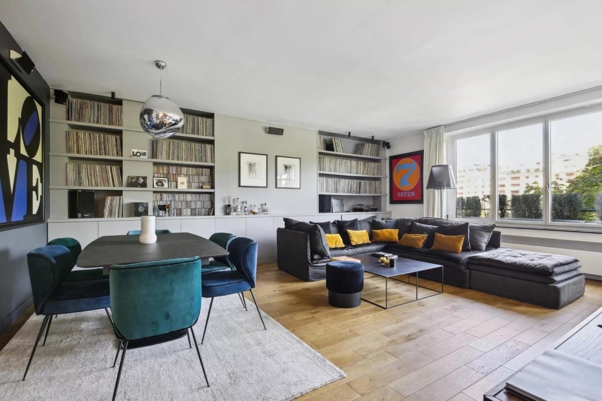 4 rooms Apartment in Paris, France No. 137410