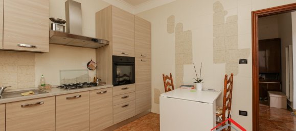 3 rooms Apartment in Genoa, Italy No. 299789 8
