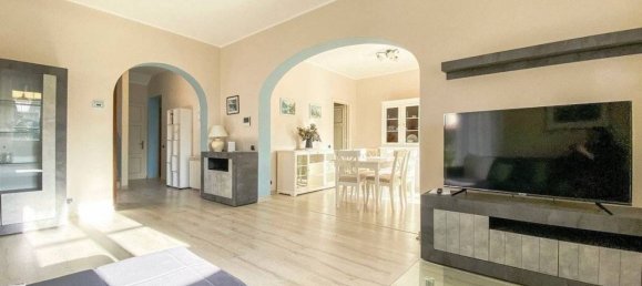 7-salle Villa à Forte dei Marmi, Italy No. 35555 43