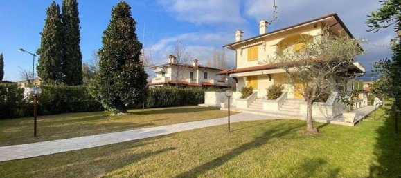 7-salle Villa à Forte dei Marmi, Italy No. 35555 34