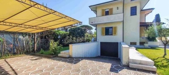 7-salle Villa à Forte dei Marmi, Italy No. 35555 39