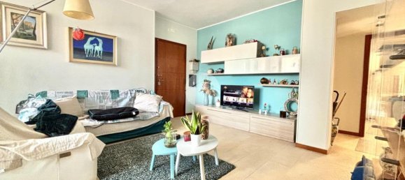 4 rooms Apartment in Pozzuoli, Italy No. 65663 3