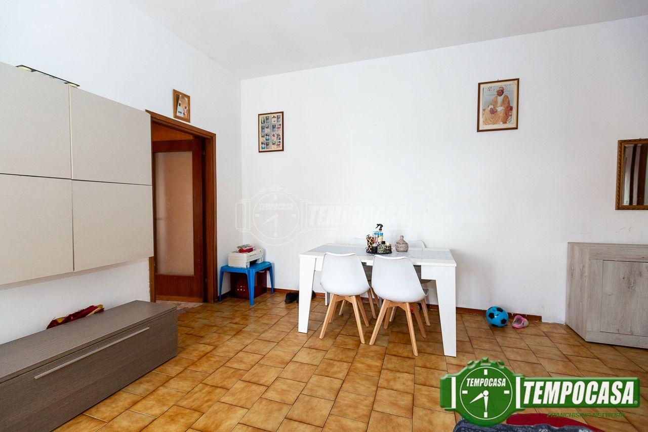 3 rooms Apartment in Brescia, Italy No. 236670