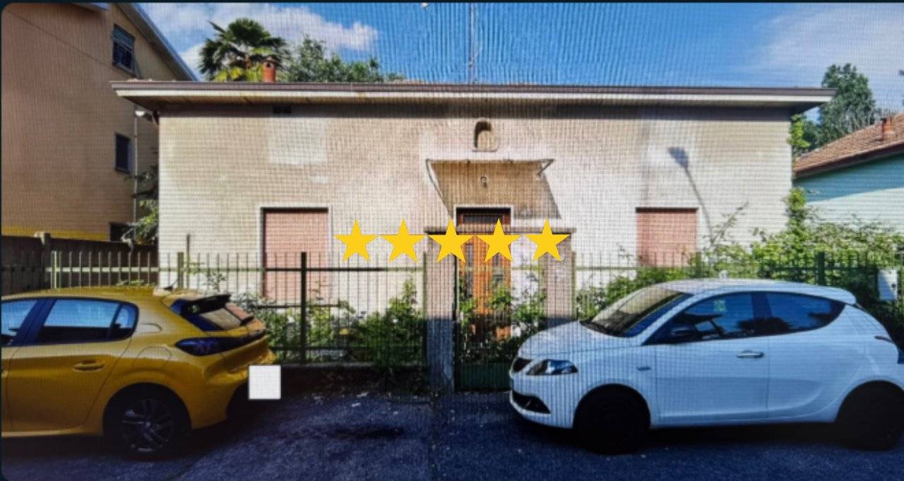 5 bedrooms Villa in Rho, Italy No. 391485