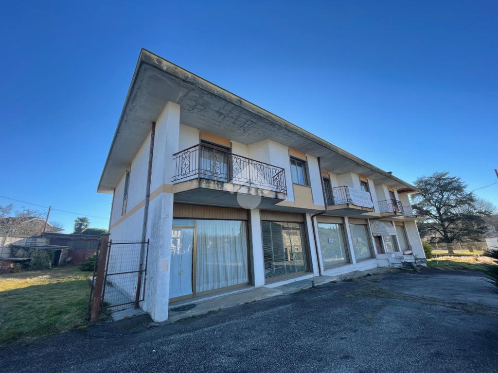 4 bedrooms House in Boca, Italy No. 102144