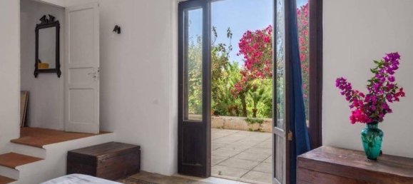 5 bedrooms Villa in Terrasini, Italy No. 252211 2