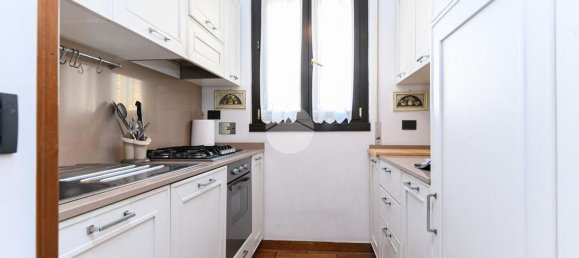 3 Schlafzimmer Wohnung in Rome, Italy, Nr. 341781 5