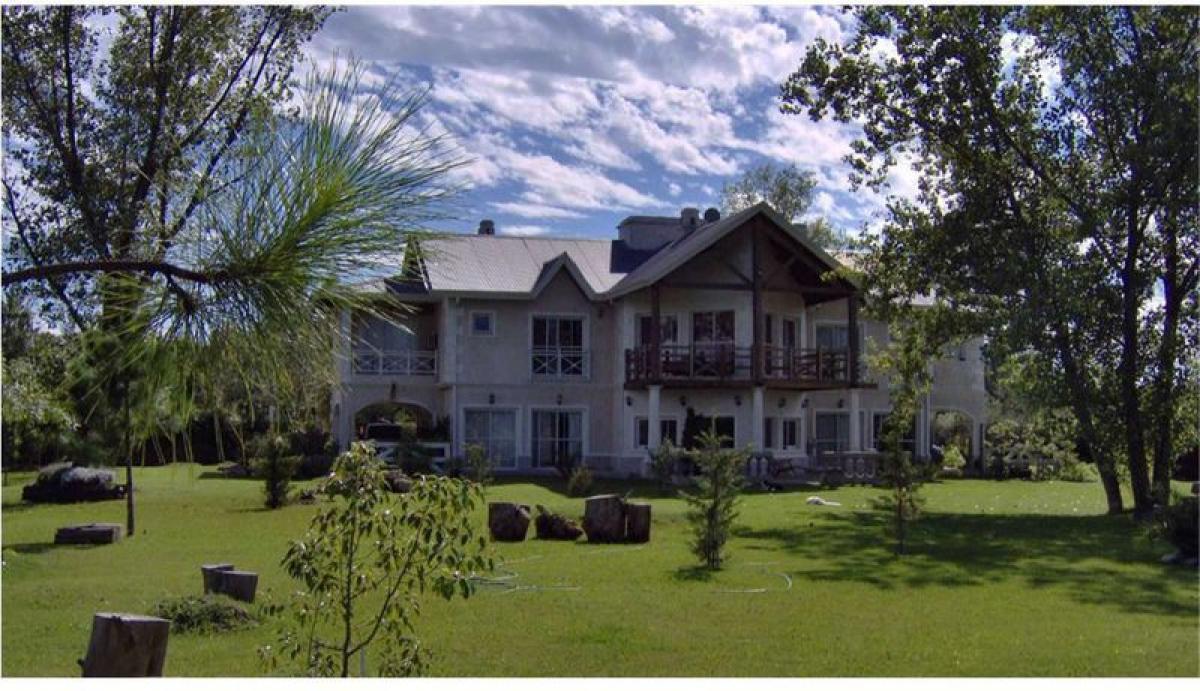 Дом с 6 спальнями в Пилар, Аргентина № 80801