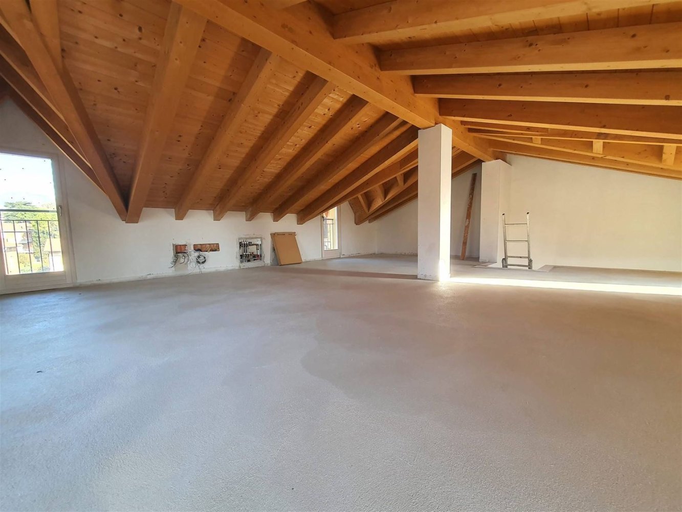 Apartamento de 4 dormitorios en Calolziocorte, Italy No. 114350