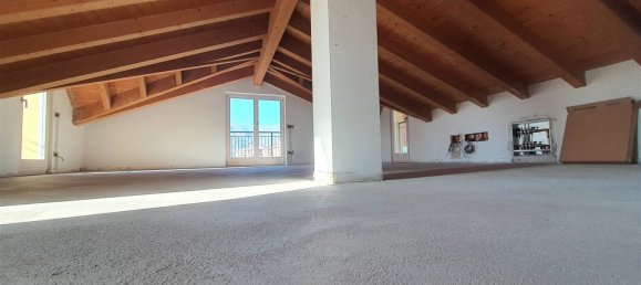 Apartamento de 4 dormitorios en Calolziocorte, Italy No. 114350 10