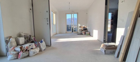 Apartamento de 4 dormitorios en Calolziocorte, Italy No. 114350 13