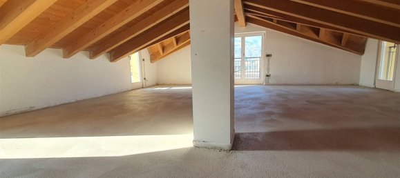 Apartamento de 4 dormitorios en Calolziocorte, Italy No. 114350 8