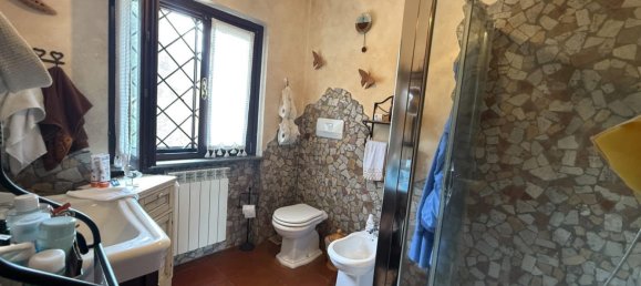 5 bedrooms Villa in Castelnuovo di Porto, Italy No. 329371 14