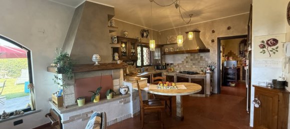 5 bedrooms Villa in Castelnuovo di Porto, Italy No. 329371 6