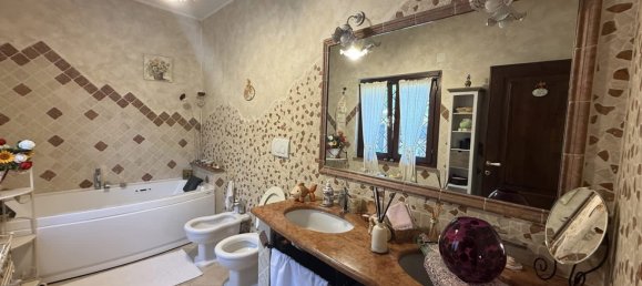 5 bedrooms Villa in Castelnuovo di Porto, Italy No. 329371 12