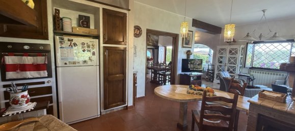 5 bedrooms Villa in Castelnuovo di Porto, Italy No. 329371 8