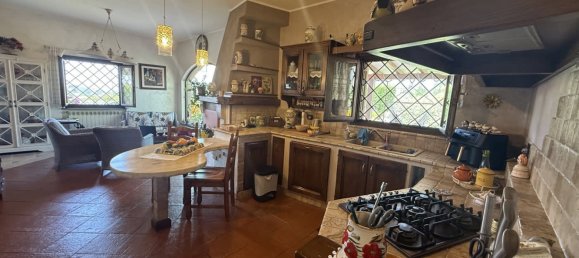 5 bedrooms Villa in Castelnuovo di Porto, Italy No. 329371 7