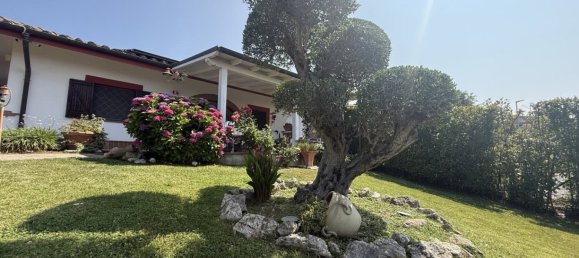 5 bedrooms Villa in Castelnuovo di Porto, Italy No. 329371 2
