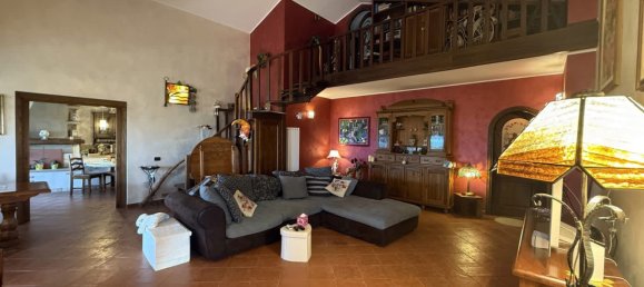 5 bedrooms Villa in Castelnuovo di Porto, Italy No. 329371 4