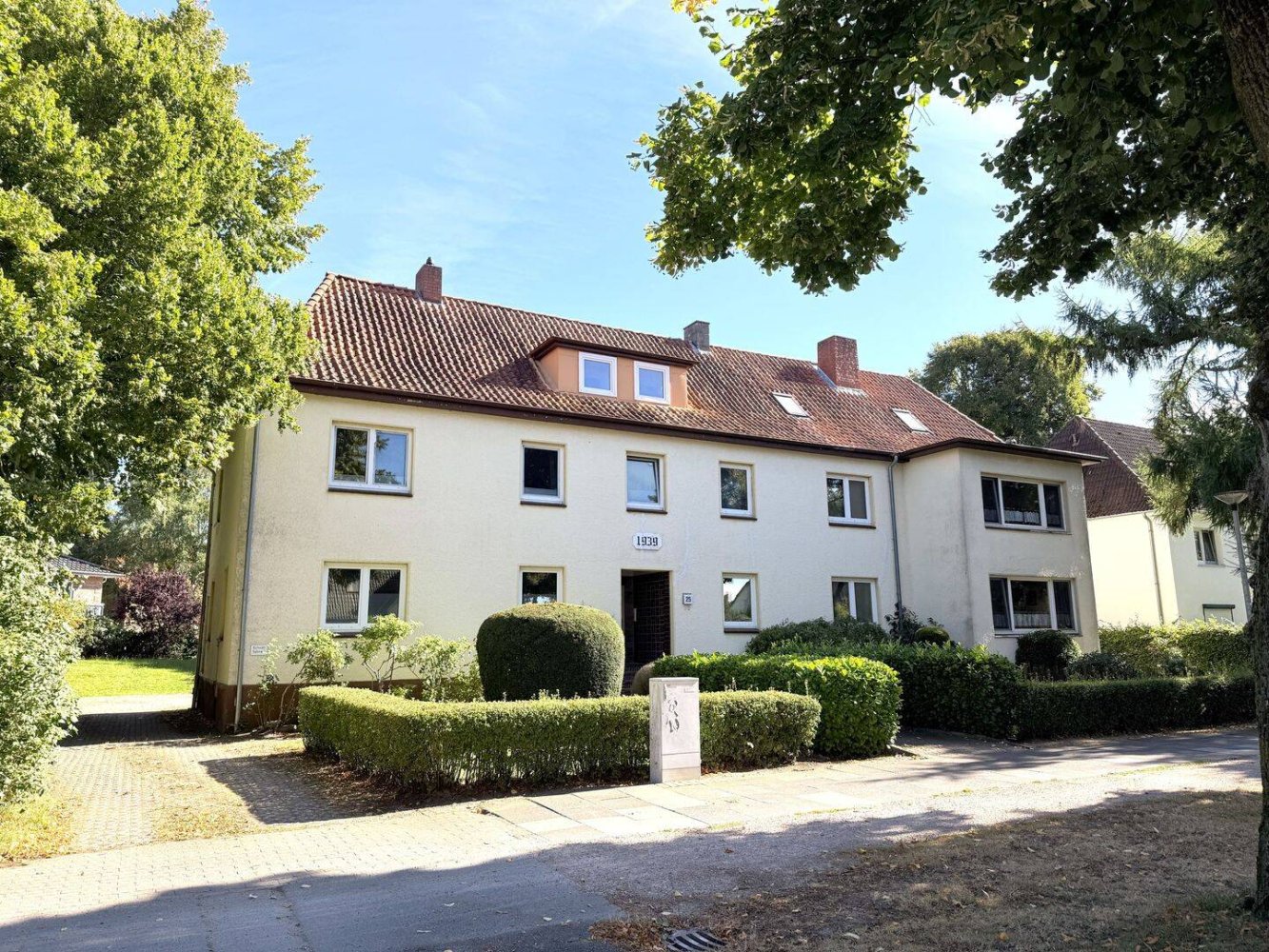 1251m² Building in Segeberg, Germany No. 312097