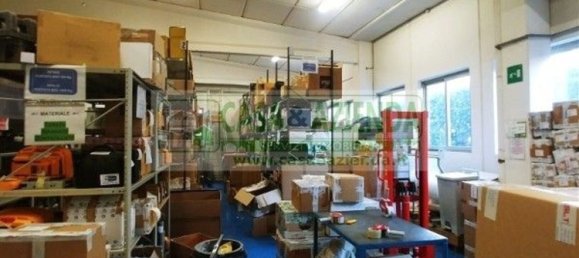 690m² Warehouse in Cernusco sul Naviglio, Italy No. 90121 2