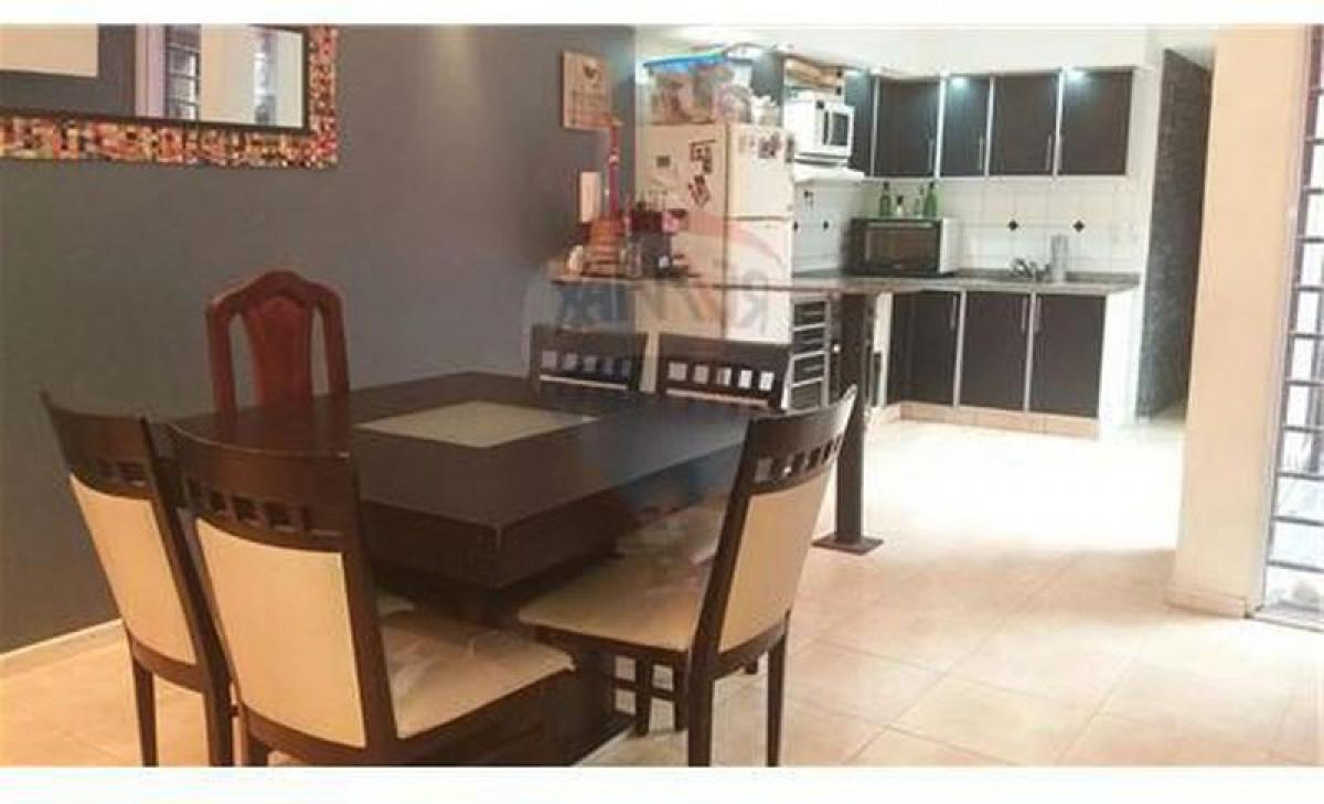 4 bedrooms House in Lanus, Argentina No. 18424