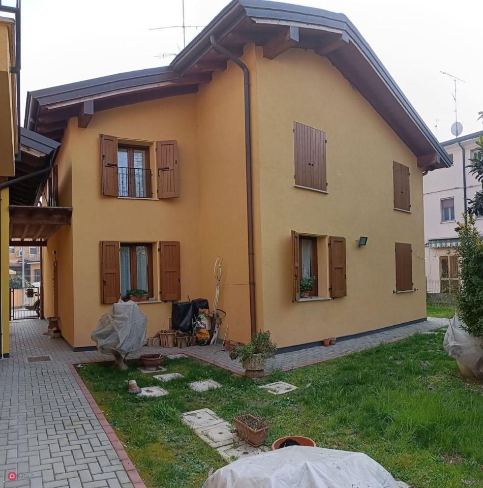 9 rooms Apartment in Finale Emilia, Italy No. 224571