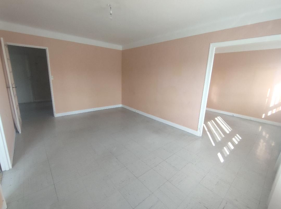 Квартира с 3 спальнями в Сартрувиль, Франция № 168681